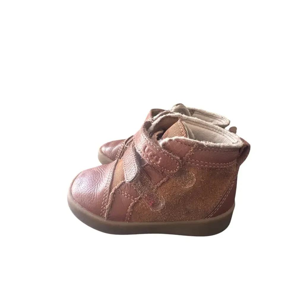 UGG Baby Rennon II sneakers in a chestnut brown color 4/5